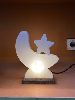 آباژور سنگ نمک طرح ماه و ستاره با پایه چوبی